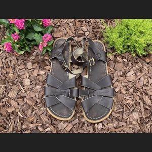 SALT WATER SANDALS -DARK BROWN- SIZE 9